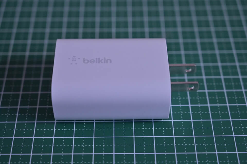 Belkin充電器 25WPD対応 BOOST↑CHARGE WCA004dqWH USB-C接続口と横サイズ