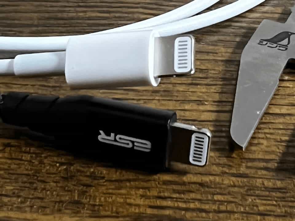ESR USB-C to Lightningケーブル20㎝ Lightning部比較