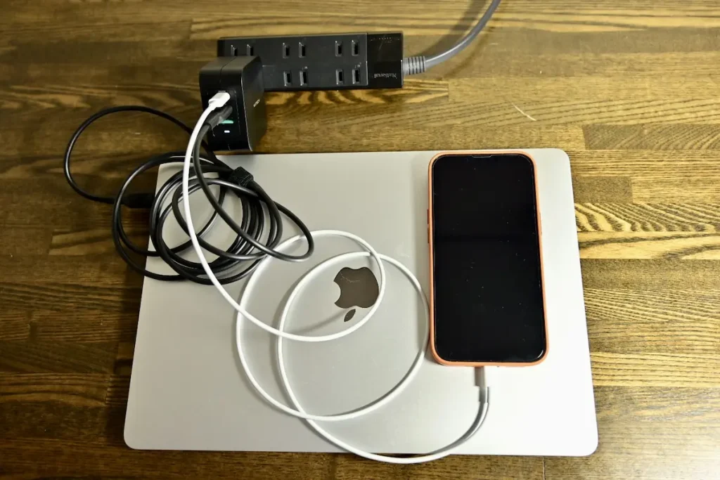MATECH Sonicgarge 100W ProとMacBook Pro＆iPhone13 Proの同時充電