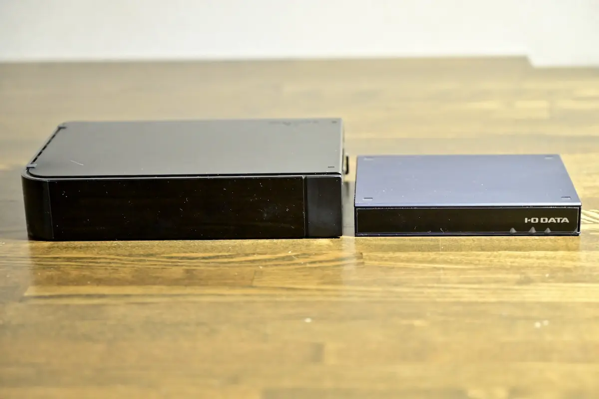 I-O DATA アイオデーター HDPL-UTA2Kとバッファロー HD-LB2.0TU2の大きさ比較（横正面）